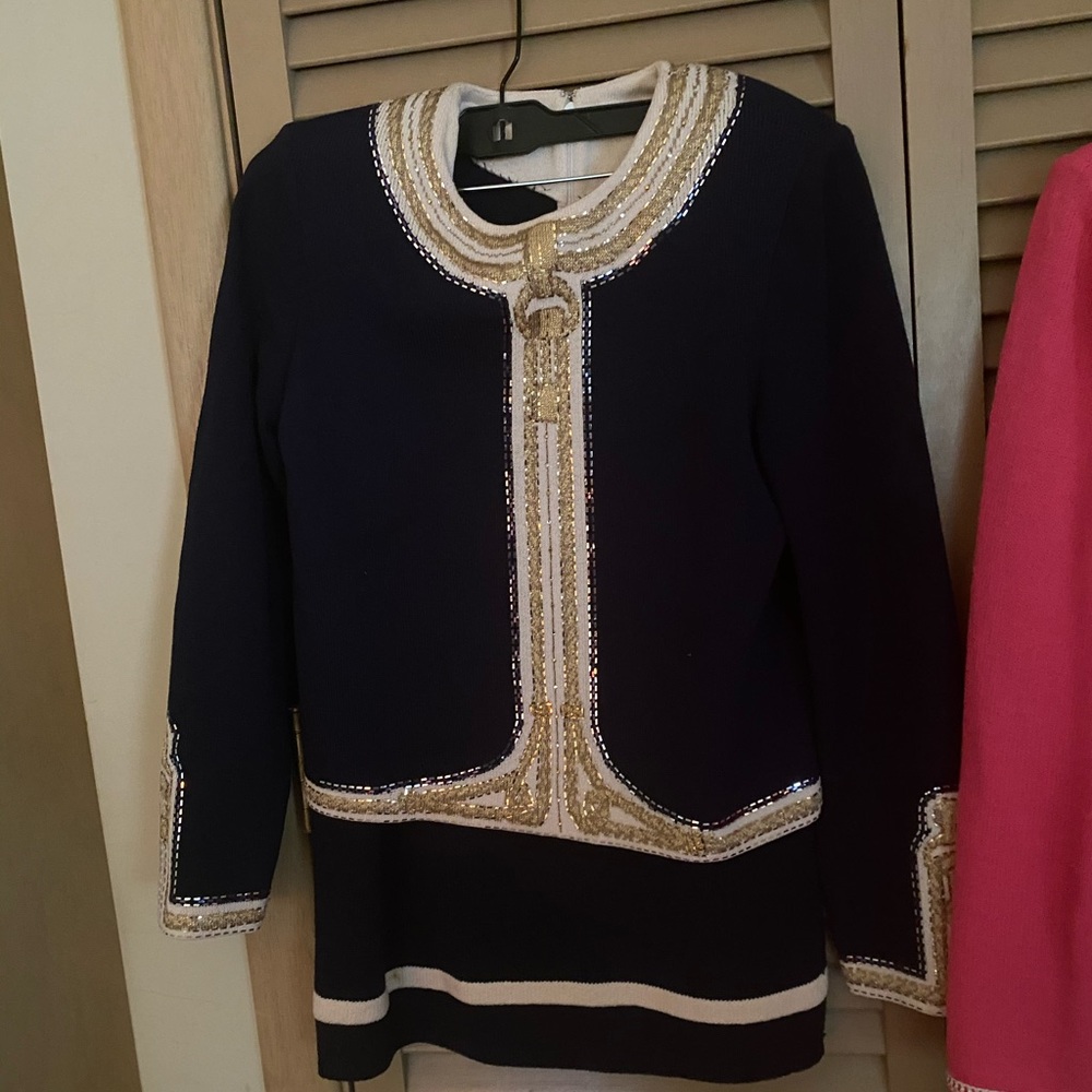 Size 4 St. John knit